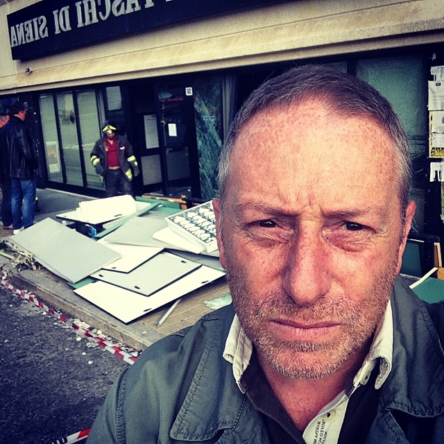 Luca Lozzi sul luogo della rapina