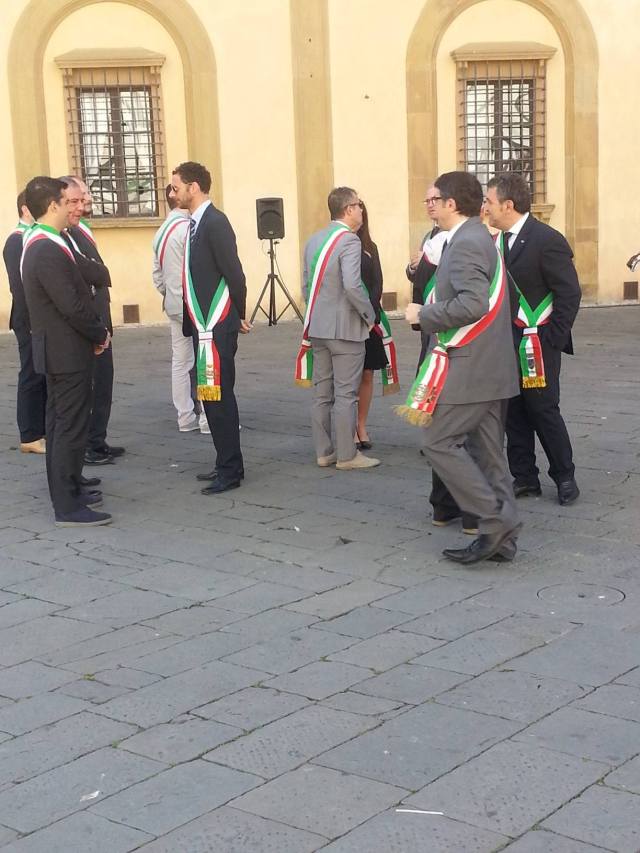 Sindaci in attesa di Don Brunetto? (Foto di Lodovico Carli)