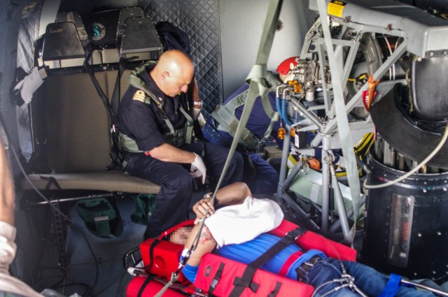The-flagships-medical-officer-LT-Guasconi-and-the-injured-seafarer-on-board-the-EH-101-helicopter.-1024x680